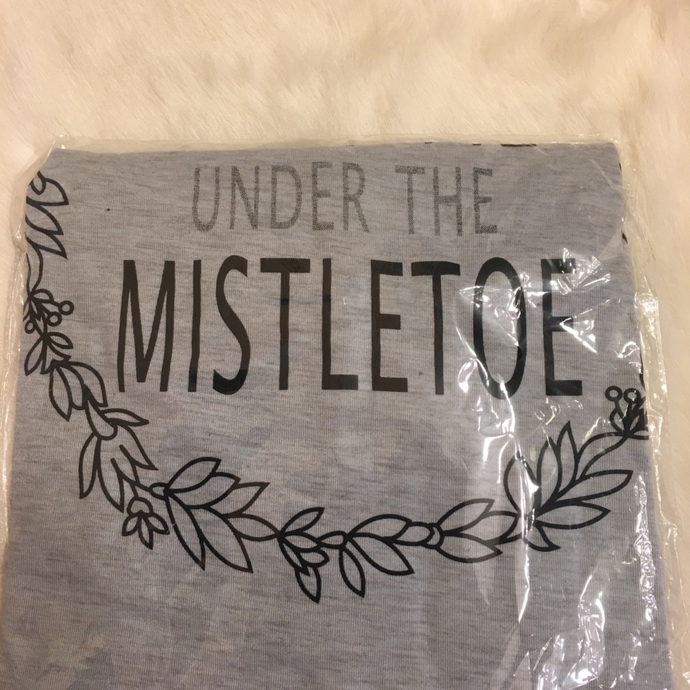 Meet Me Under The Mistletoe - Picture 6 of 8